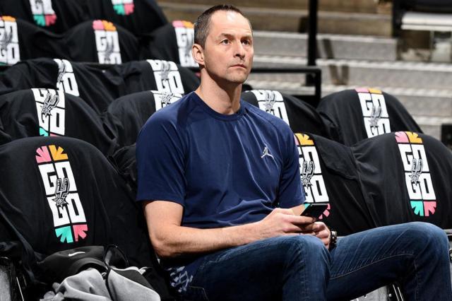 乐鱼网页版登录入口官网-公牛副总裁首次面对老东家 掘金球员向他感谢致意